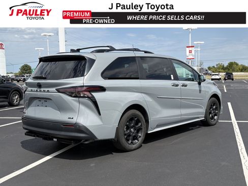 Certified 2025 Toyota Sienna XLE Woodland Edition AWD/4WD image 3