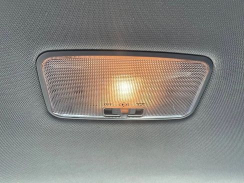 Used 2015 Toyota Camry SE FWD image 21