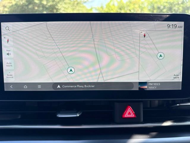 Used 2025 Kia Carnival FWD image 25