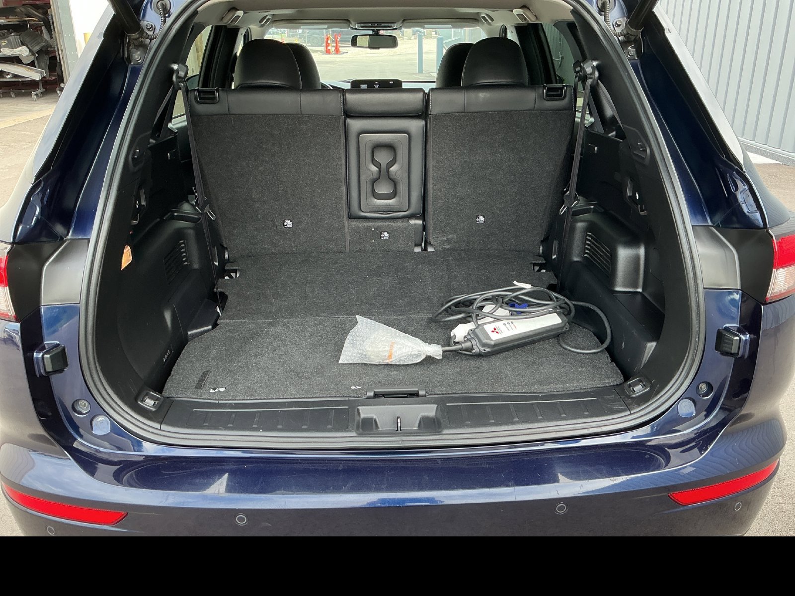 Used 2024 Mitsubishi Outlander 4WD Plug-In Hybrid image 23