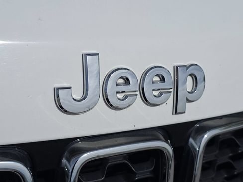 Used 2020 Jeep Grand Cherokee Laredo w/ Security & Convenience Group AWD/4WD image 8