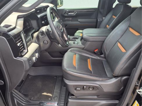 Used 2025 GMC Sierra 1500 AT4 w/ AT4 Premium Package AWD/4WD image 18