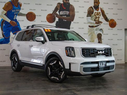 Used 2025 Kia Telluride S AWD/4WD image 2