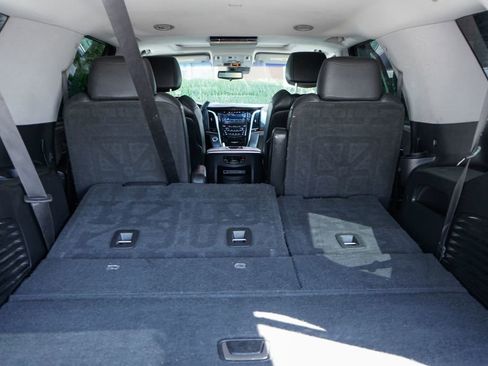 Used 2019 Cadillac Escalade Premium Luxury RWD image 10