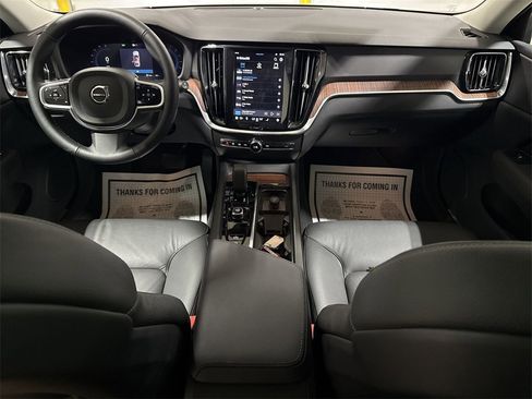 Used 2025 Volvo V60 B5 Cross Country Plus image 10