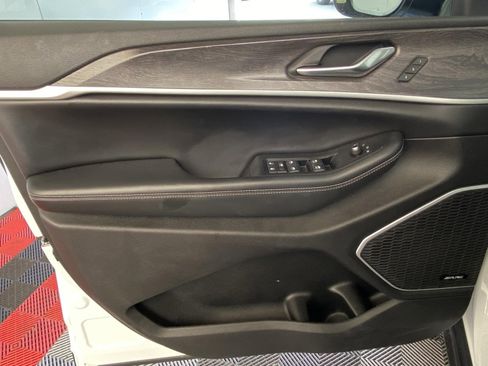 Used 2022 Jeep Grand Cherokee Limited 4xe w/ Luxury Tech Group II AWD/4WD image 21
