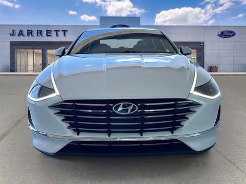 Used 2022 Hyundai Sonata SE FWD image 2