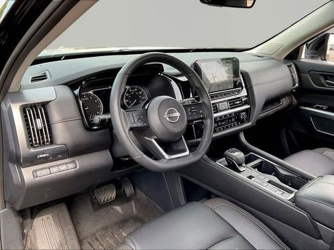 Used 2025 Nissan Pathfinder SL w/ SL Premium Package FWD image 12