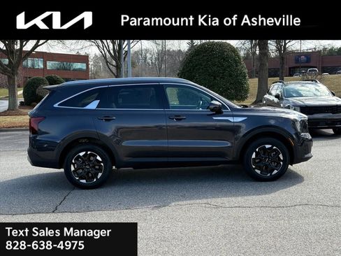 Used 2025 Kia Sorento S w/ Panoramic Sunroof Package image 6