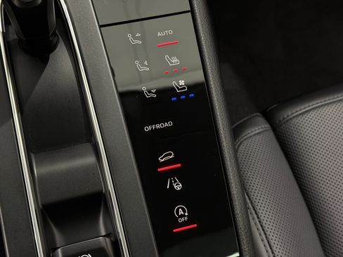 Certified 2025 Porsche Macan image 39