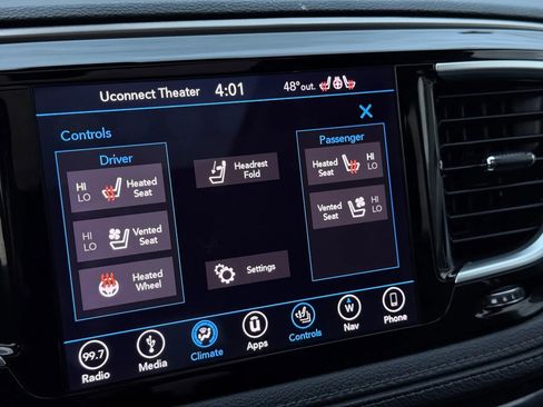 Used 2018 Chrysler Pacifica Limited image 41