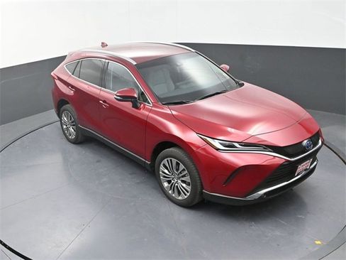 Used 2024 Toyota Venza XLE image 19