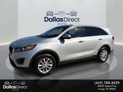 Used 2017 Kia Sorento LX image 2