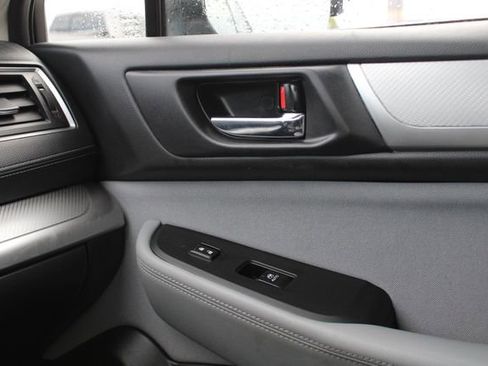 Used 2018 Subaru Outback 2.5i Premium image 19