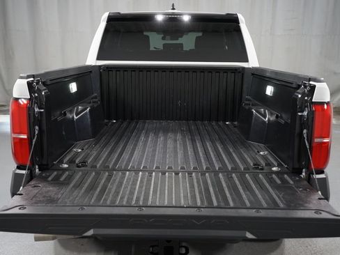 Certified 2025 Toyota Tacoma SR AWD/4WD image 32