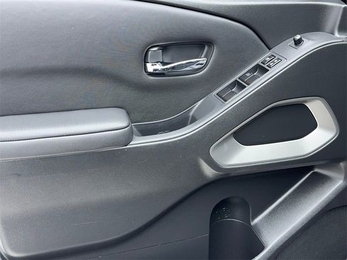 Used 2023 Nissan Frontier SV w/ SV Convenience Package image 39