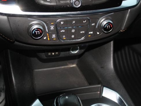 Used 2019 Chevrolet Traverse LT image 12