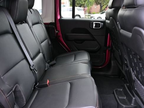Used 2022 Jeep Wrangler Unlimited Rubicon w/ Xtreme Recon 35" Tire Package AWD/4WD image 29