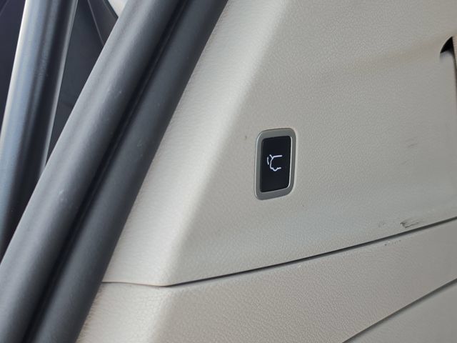 Used 2023 Chrysler Voyager LX FWD image 7