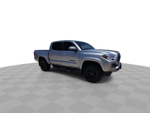 Used 2022 Toyota Tacoma SR5 RWD image 2