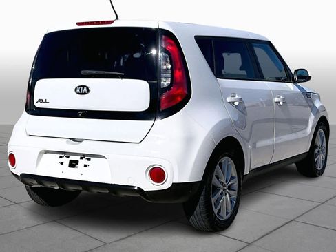 Used 2018 Kia Soul + image 12
