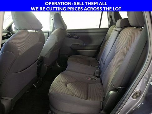 Used 2023 Toyota Highlander LE FWD image 12