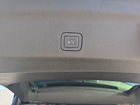 Used 2025 GMC Yukon Denali w/ Sun & Power Step Package image 6