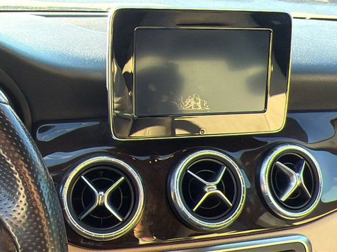 Used 2015 Mercedes-Benz CLA 250 image 7