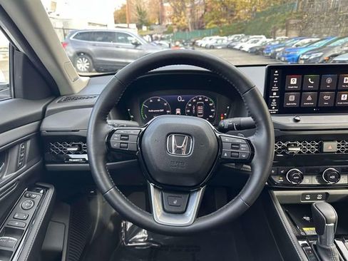 Used 2025 Honda Accord Touring image 11