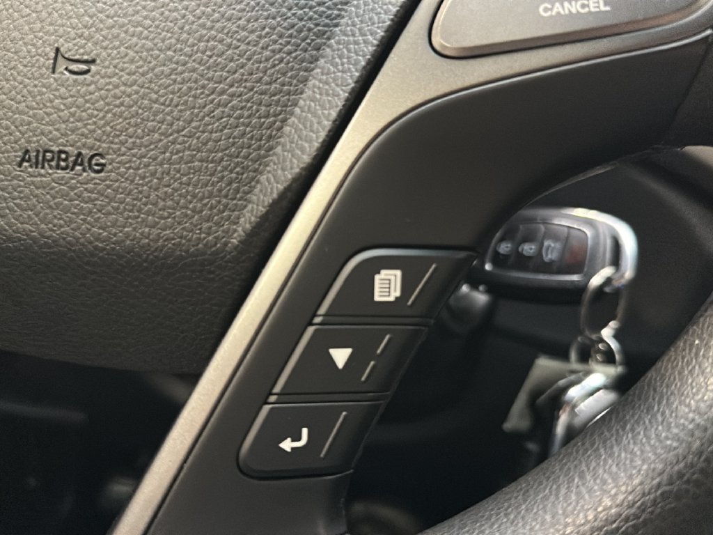 Used 2017 Hyundai Santa Fe SE AWD/4WD image 25