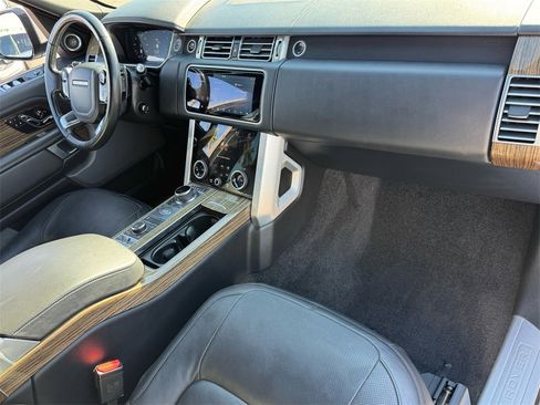 Used 2018 Land Rover Range Rover HSE image 22