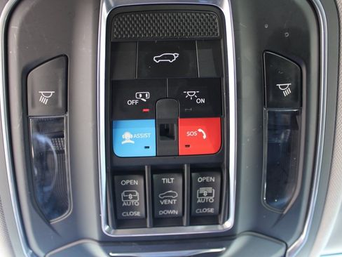 Used 2023 Jeep Grand Cherokee L Limited w/ Black Appearance Package image 22