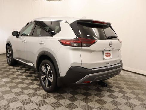 Used 2023 Nissan Rogue SL w/ SL Premium Package image 3