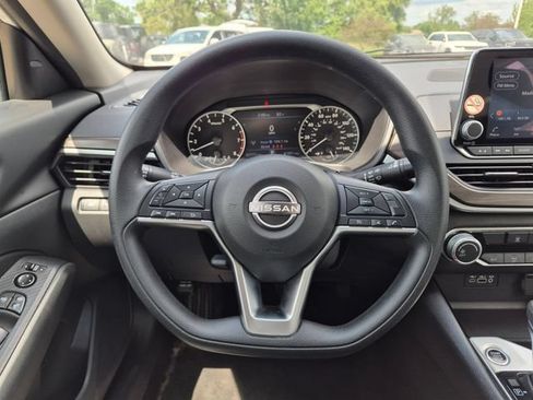 Used 2024 Nissan Altima 2.5 SV FWD image 15
