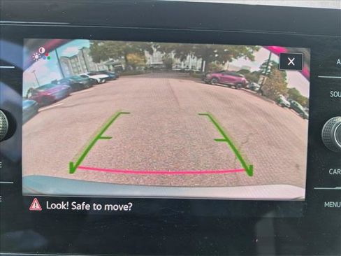 Used 2025 Volkswagen Jetta SE FWD image 13