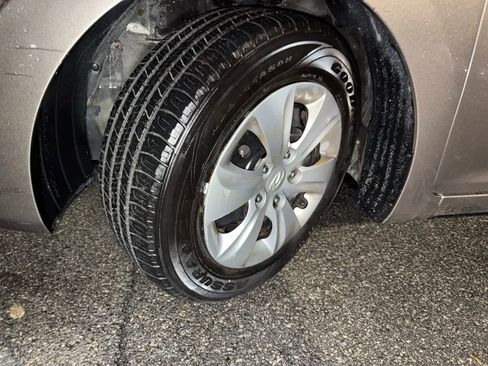 Used 2016 Hyundai Elantra SE image 5