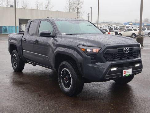 Used 2024 Toyota Tacoma TRD Off-Road image 9