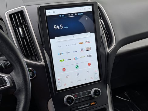 Used 2024 Ford Edge SEL image 18