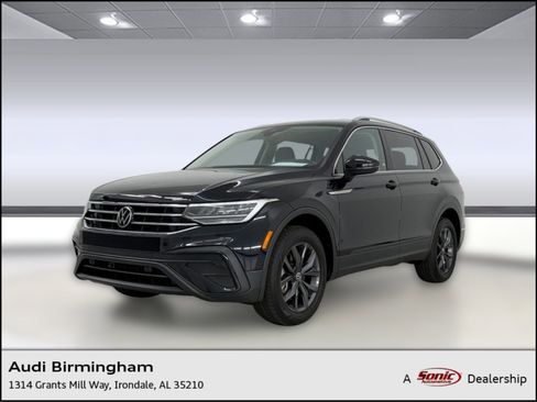 Used 2023 Volkswagen Tiguan SE FWD image 1
