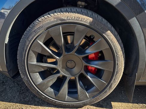 Used 2021 Tesla Model Y Long Range image 3