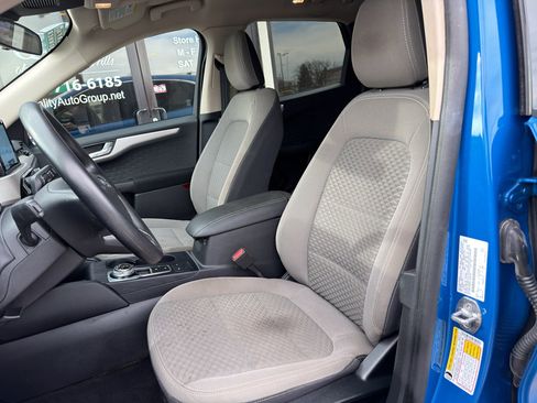 Used 2020 Ford Escape SE image 16