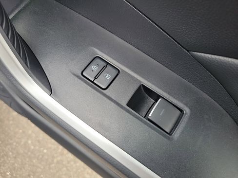 Used 2023 Toyota RAV4 SE image 11