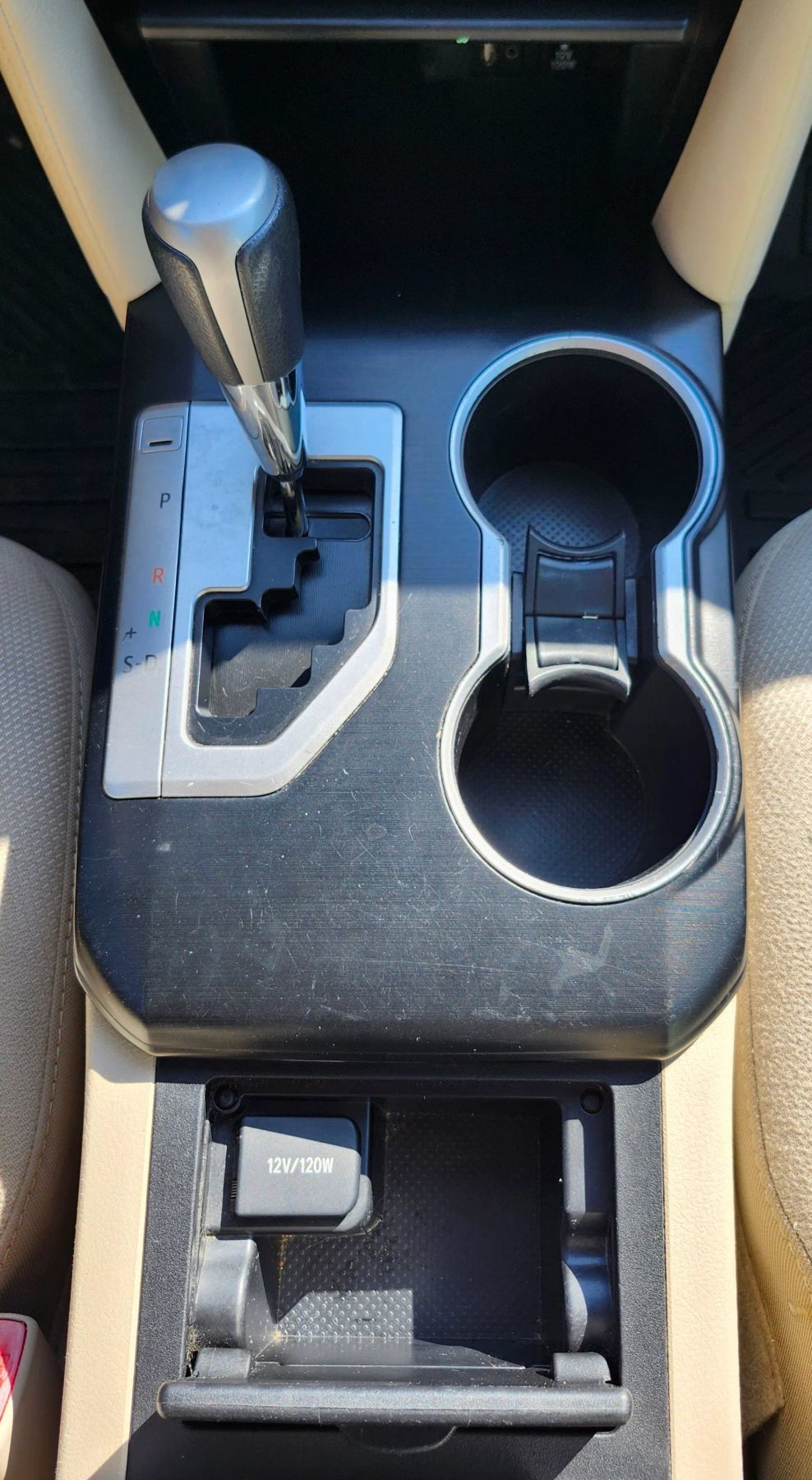 Used 2014 Toyota Camry LE FWD image 25
