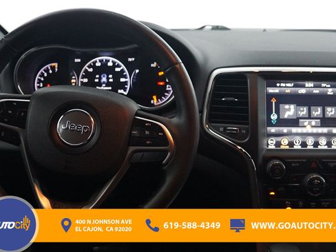 Used 2018 Jeep Grand Cherokee Altitude RWD image 5