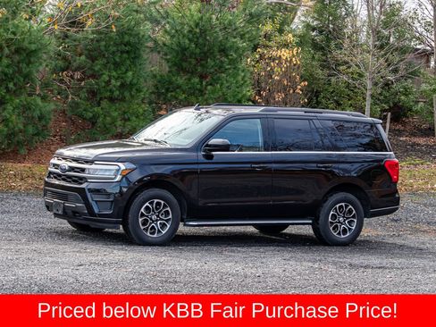Used 2023 Ford Expedition XLT AWD/4WD image 3