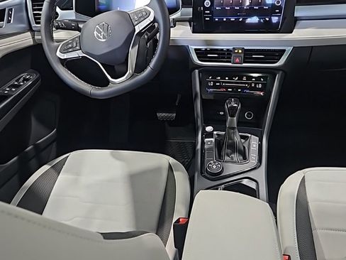New 2026 Volkswagen Taos SE image 24