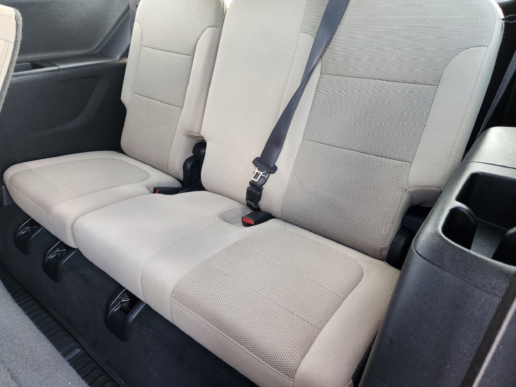 Used 2023 Chevrolet Traverse LS FWD image 32
