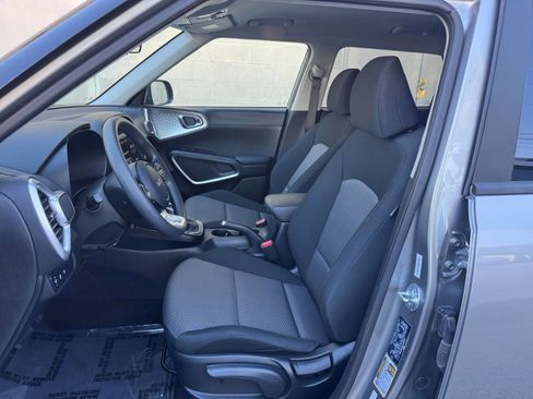 Used 2025 Kia Soul LX w/ LX Technology Package image 24
