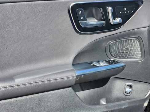 Certified 2025 Mercedes-Benz C 300 4MATIC Sedan image 10
