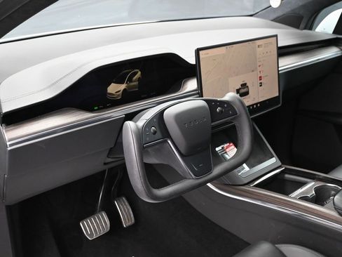 Used 2023 Tesla Model X image 9